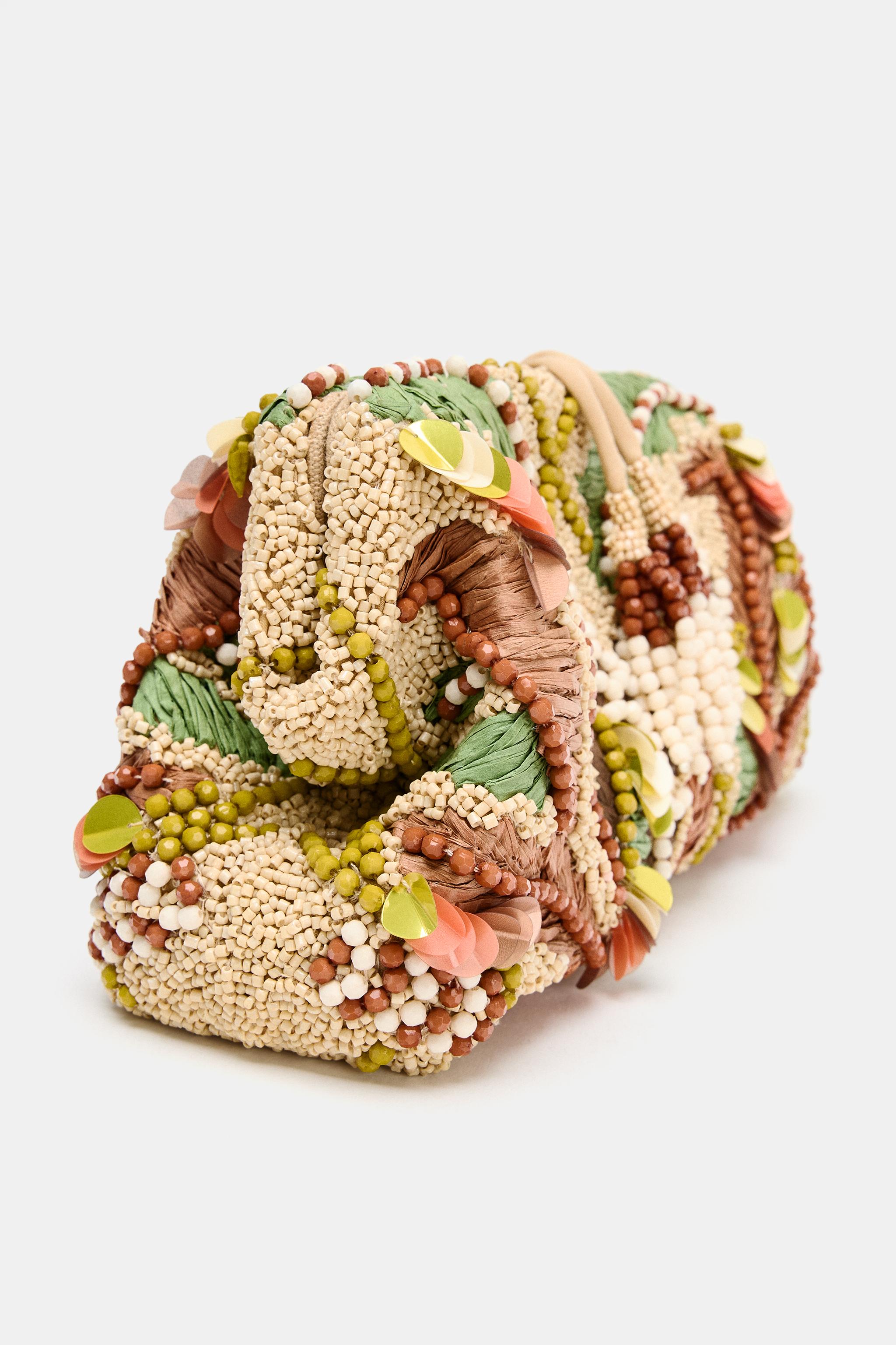 POCHETTE À IMPRIMÉ ET FANTASIE